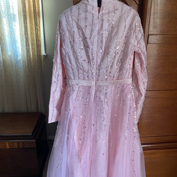 Wedding/ party pink satin dress. - Picture 4 of 7